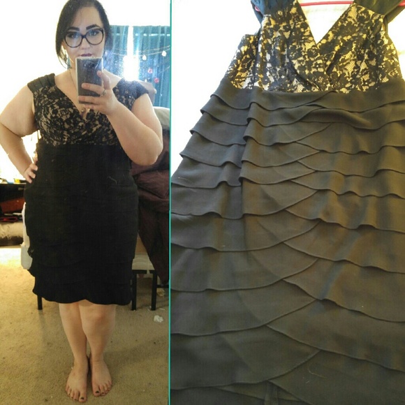 Horizontal pleated lace dress