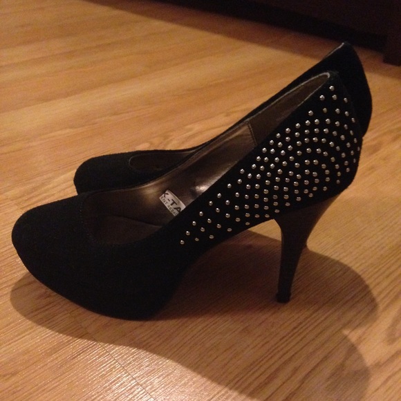 ❌DONATED❌Black Stud Pumps - Picture 3 of 4