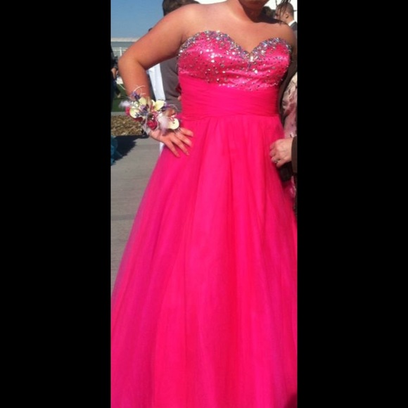 Gorgeous Pink Prom / Homecoming Ballgown