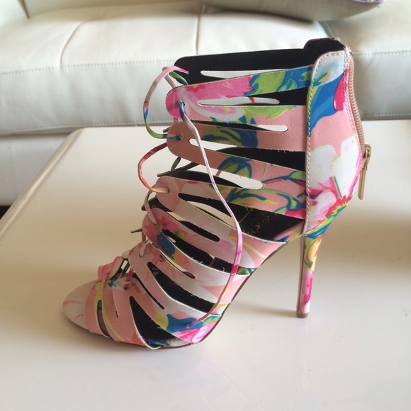 floral lace up heel sandals - Picture 2 of 5