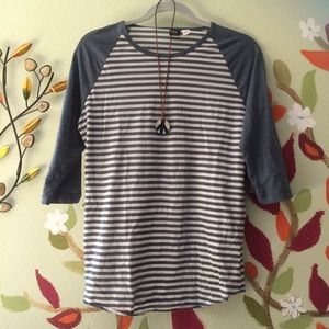 ✨NEW BDG blue and white striped raglan