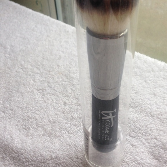It Cosmetic Foundation Brush