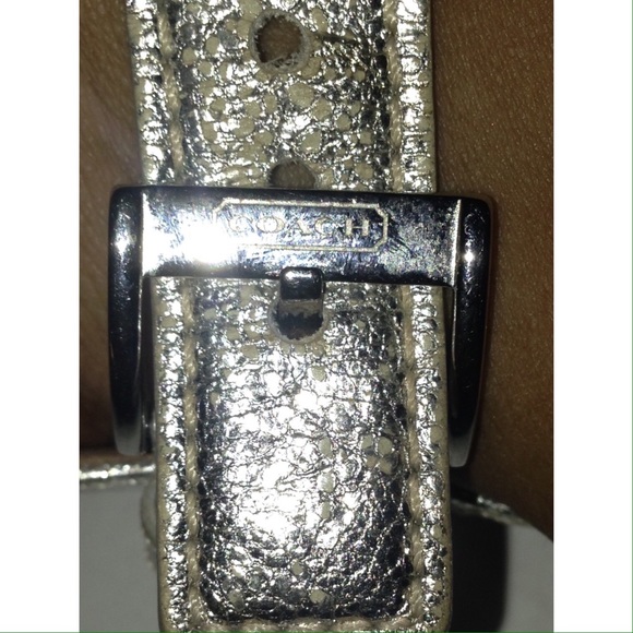 🚫SOLD COACH POPPY Silver Metallic CUFF WATCH - Picture 4 of 4
