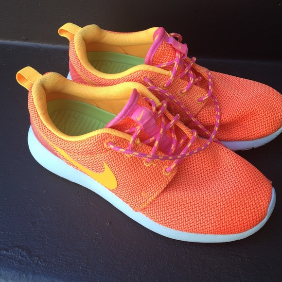 Nike Rosher💗💛