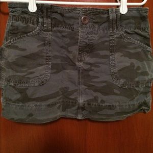 American Eagle gray camo mini skirt
