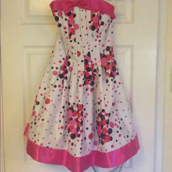 Dress - Picture 2 of 4