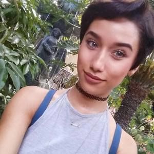 Meet your Posher, Tiyalin