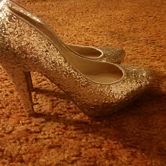 Silver heels - Picture 3 of 4