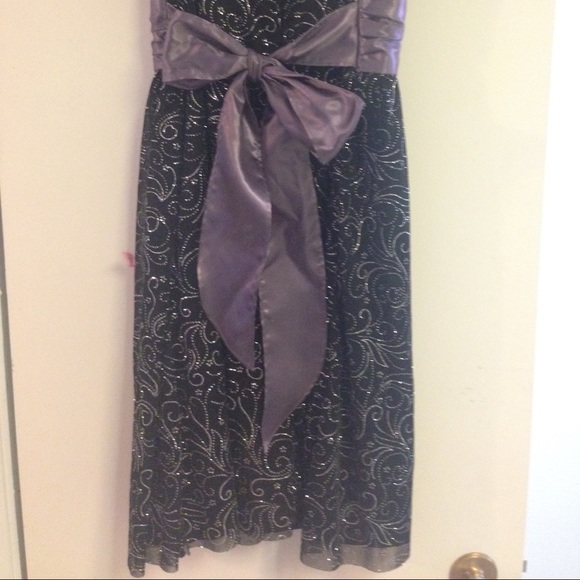 Dress - Picture 3 of 4