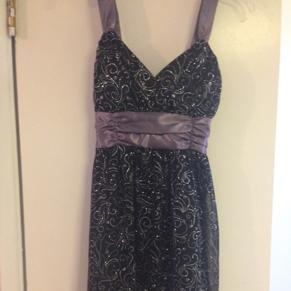 Dress - Picture 2 of 4