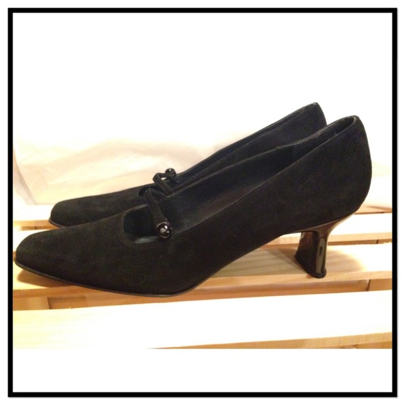 Stuart Weitzman blk suede pump low heel size 9AA. - Picture 9 of 10