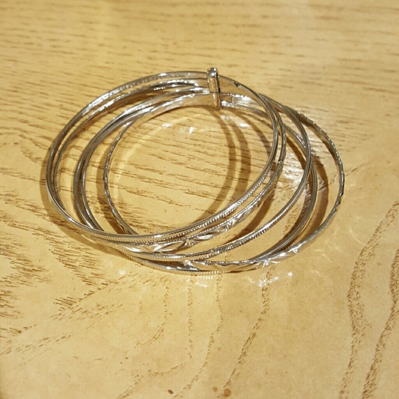 Jewelry - Glam Statement Silver bangles