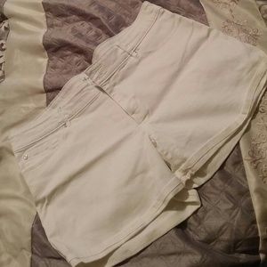 White Denizen from Levi's shorts