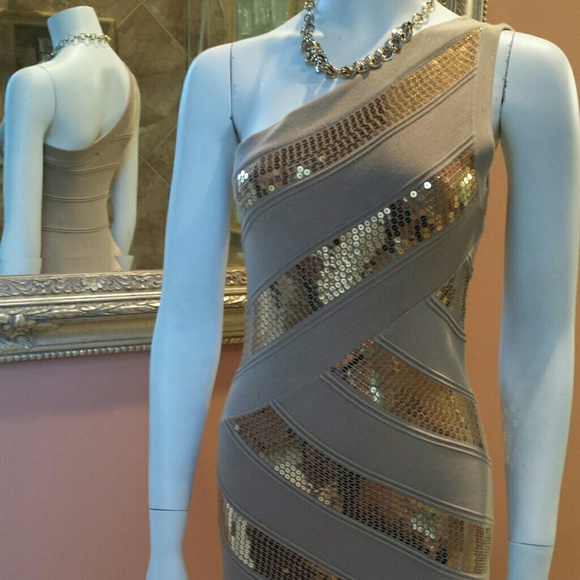 *NEW * 2b BEBE DRESS