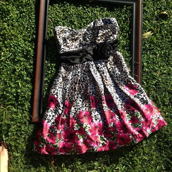 Dress - Picture 2 of 4