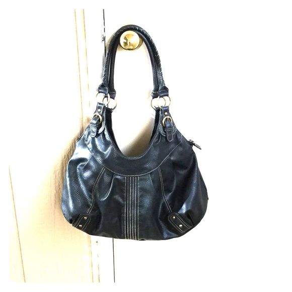 Super cute black purse :)