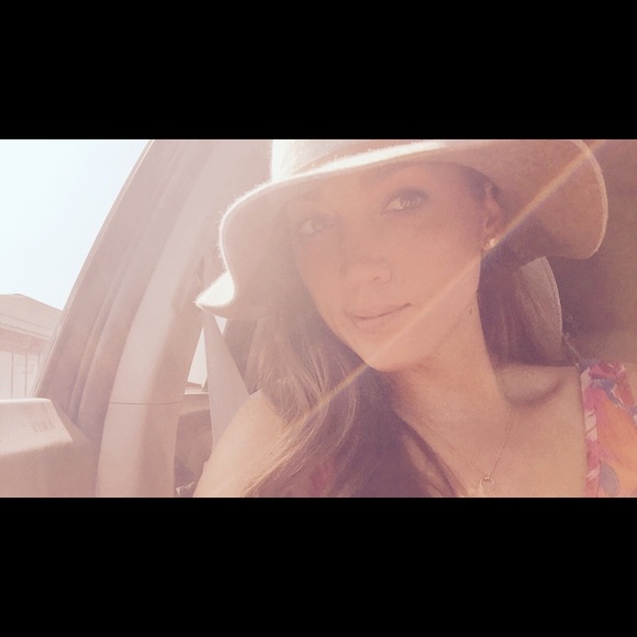 Meet your Posher, Sarah - Picture 1 of 1