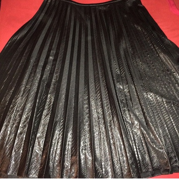 Size 10  Black beautiful skirt - Picture 1 of 1