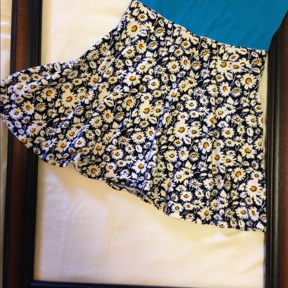 Skirt - Picture 2 of 3