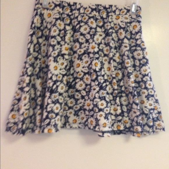 Skirt - Picture 3 of 3