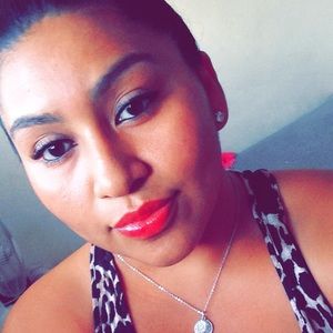 Meet your Posher, Perla