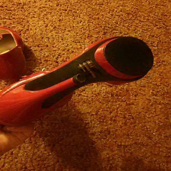Heels - Picture 2 of 3