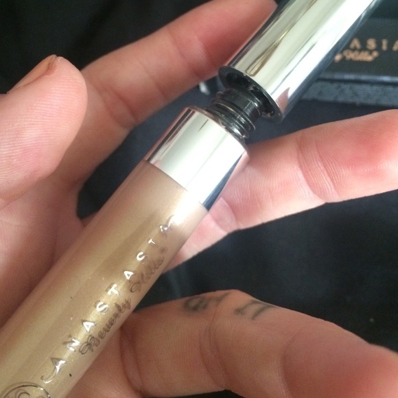 Anastasia Tinted Brow Gel - Picture 3 of 3