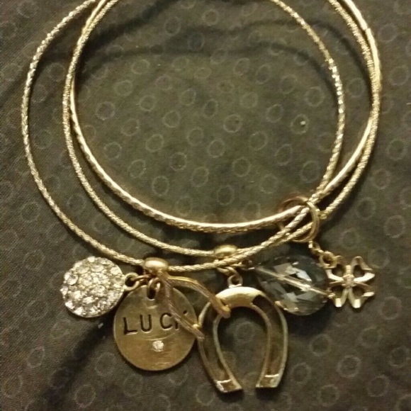 Gold tone bracelet
