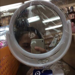 Meet your Posher, Maxine