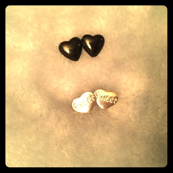 Black & silver heart earrings.