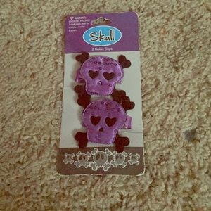 Skull clips