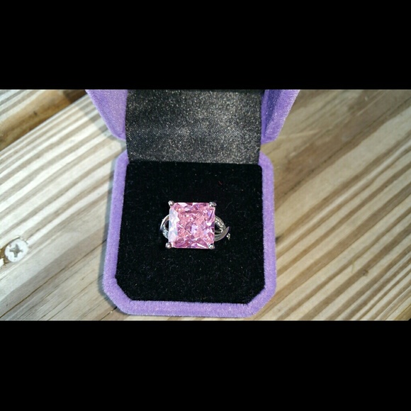 Ring - Picture 2 of 4