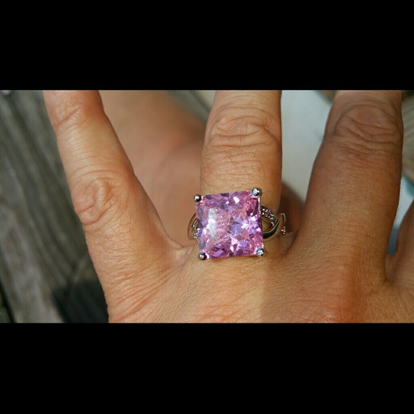 Ring - Picture 3 of 4