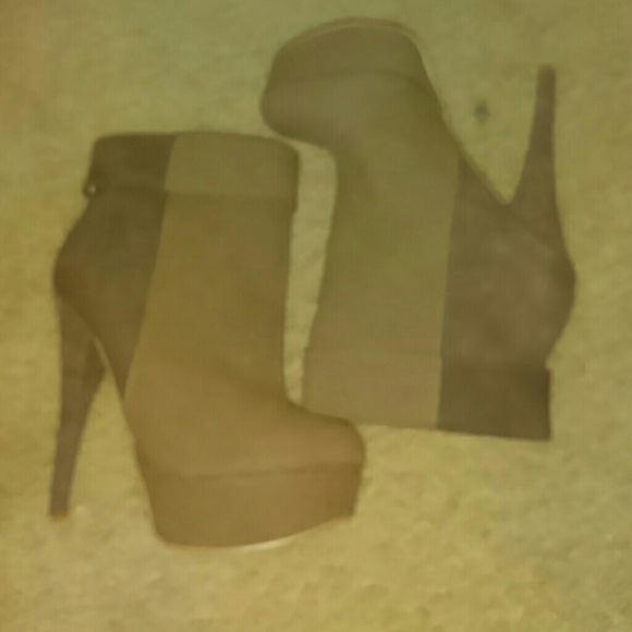 Boots never been worn,,, taking up space - Picture 1 of 1