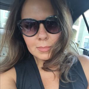 Meet your Posher, Kareen