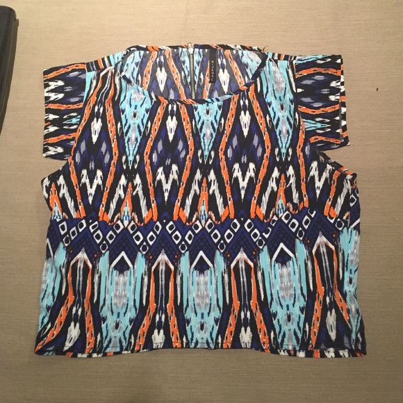 Crop Top - Picture 2 of 3