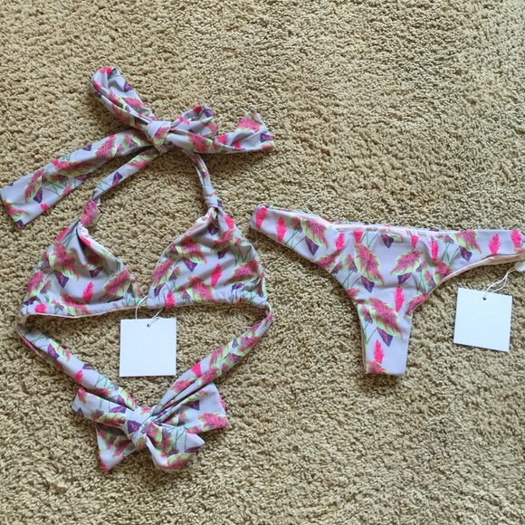 Brand new ACACIA plumeria top & Hookipa bottom 🌸