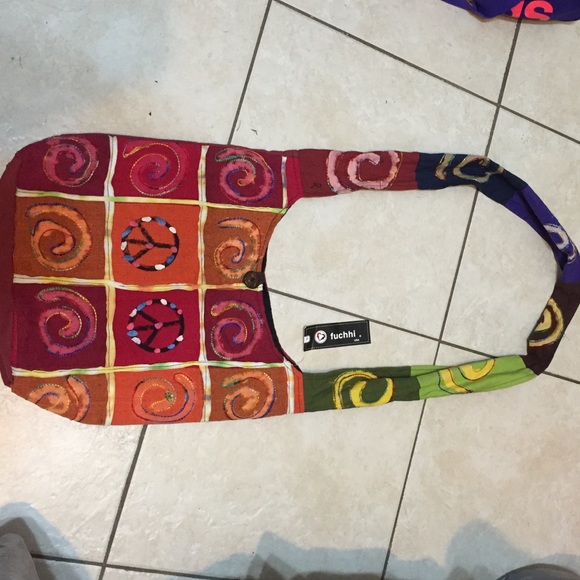 Fuchhi Crossbody - Picture 1 of 4
