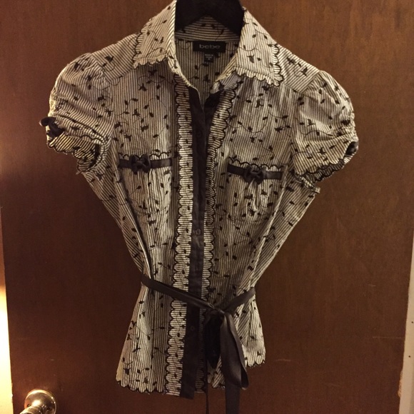 Brown detailed cap sleeve button down