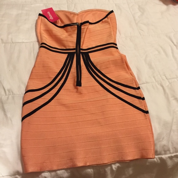 Peach dress - Picture 3 of 4