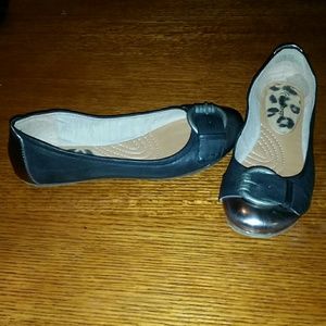 Flat shoes