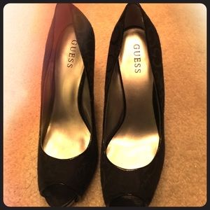 Size 10 Guess peep toe pumps