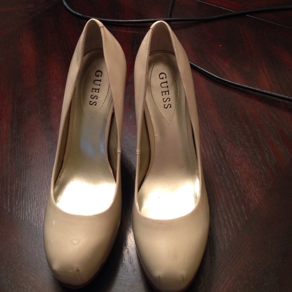 ✨Final Price Drop✨ Nude Guess pumps