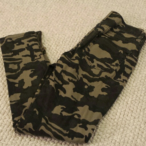 🌷Camo jeans🌷.