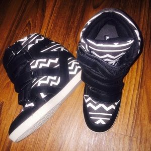 GEO ZIG ZAG BLACK AND WHITE ZEBRA SNEAKER WEDGE