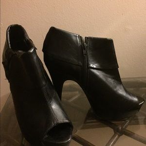 Black zipper ankle heel