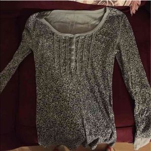 Grey cheetah shirt