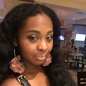 Meet your Posher, Desiree