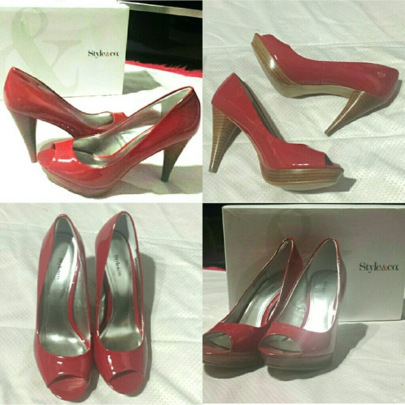 Glossy Red open toe Pumps - Picture 3 of 3