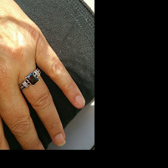 Black ring - Picture 3 of 3